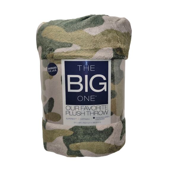 The Big One Camo Oversized Plush Throw - Picture 2 of 3